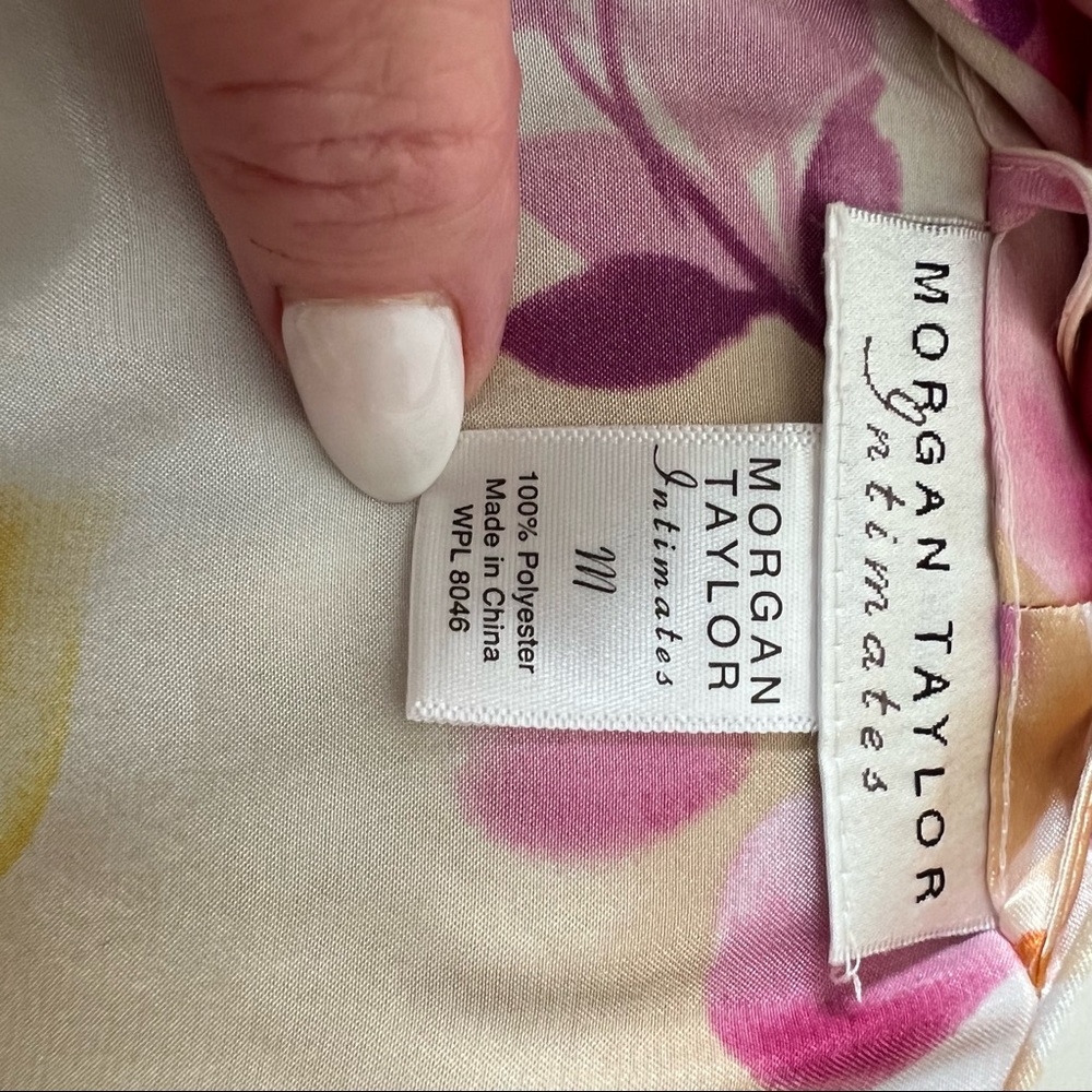 Morgan Taylor Intimates Robe - Picture 4 of 4